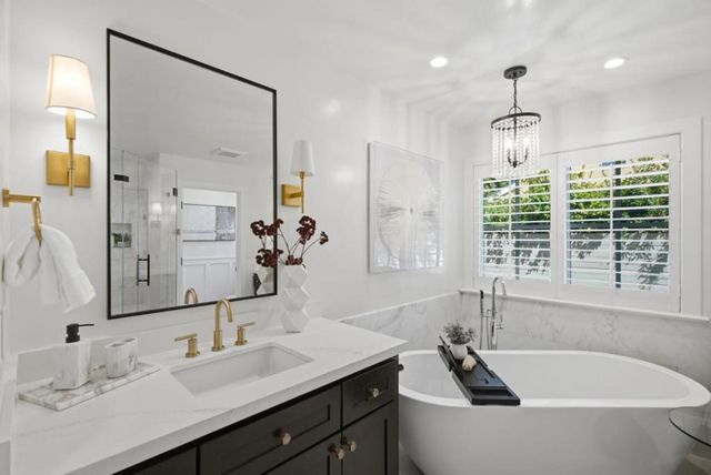 1052 Echo Drive, Los Altos, CA 94024