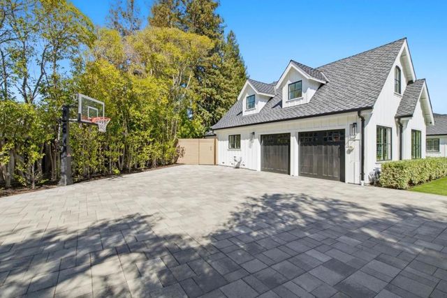 1052 Echo Drive, Los Altos, CA 94024