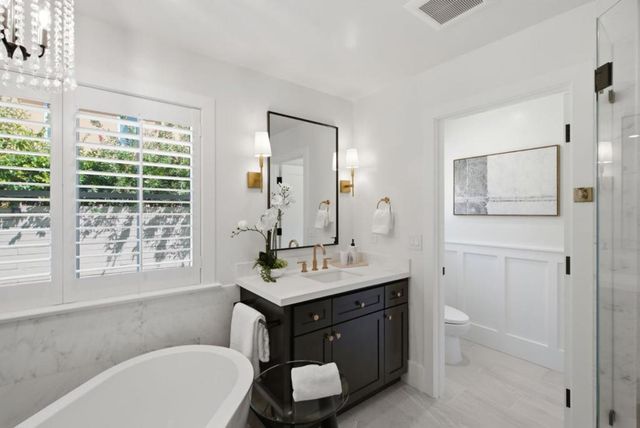 1052 Echo Drive, Los Altos, CA 94024
