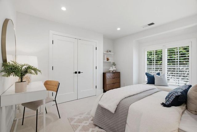 1052 Echo Drive, Los Altos, CA 94024