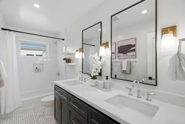 1052 Echo Drive, Los Altos, CA 94024