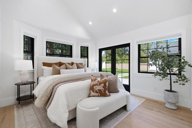 1052 Echo Drive, Los Altos, CA 94024