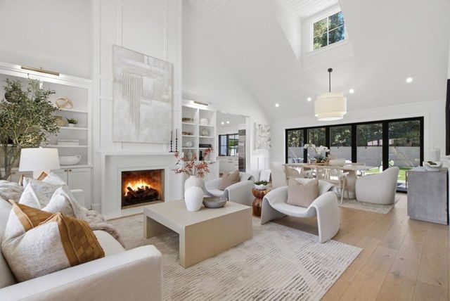 1052 Echo Drive, Los Altos, CA 94024