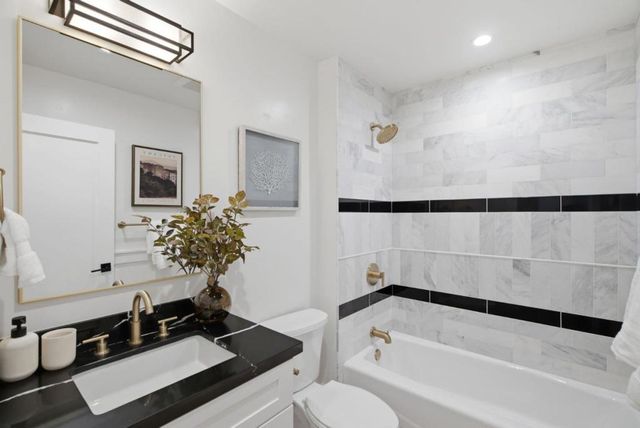 1052 Echo Drive, Los Altos, CA 94024