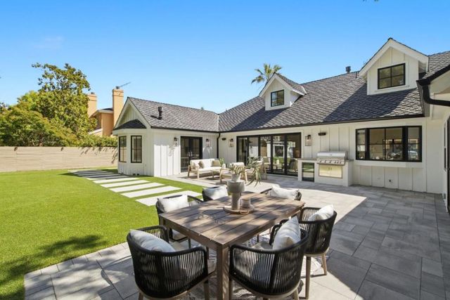 1052 Echo Drive, Los Altos, CA 94024