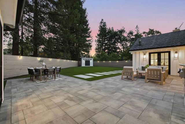 1052 Echo Drive, Los Altos, CA 94024