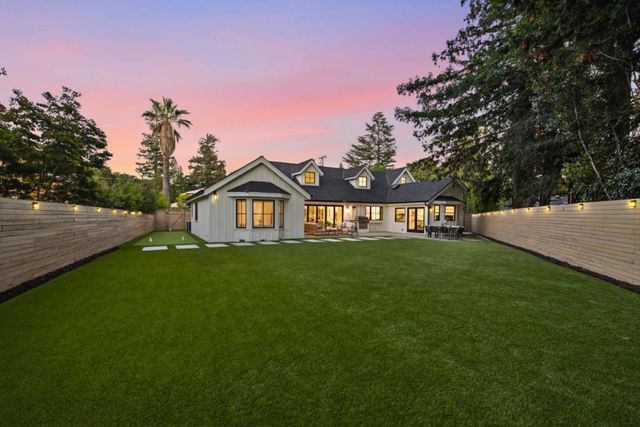1052 Echo Drive, Los Altos, CA 94024