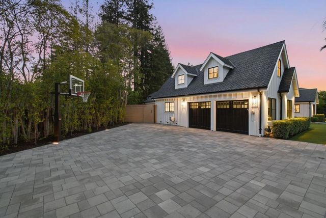 1052 Echo Drive, Los Altos, CA 94024