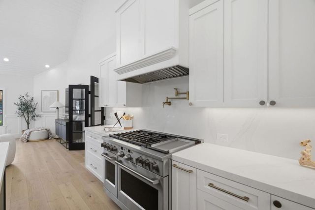 1052 Echo Drive, Los Altos, CA 94024