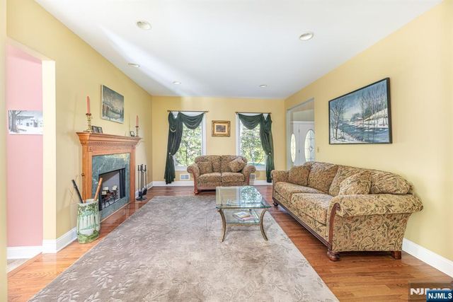 7 Stonehedge Drive, Hardyston, NJ 07460