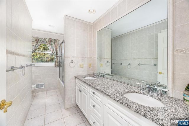 7 Stonehedge Drive, Hardyston, NJ 07460