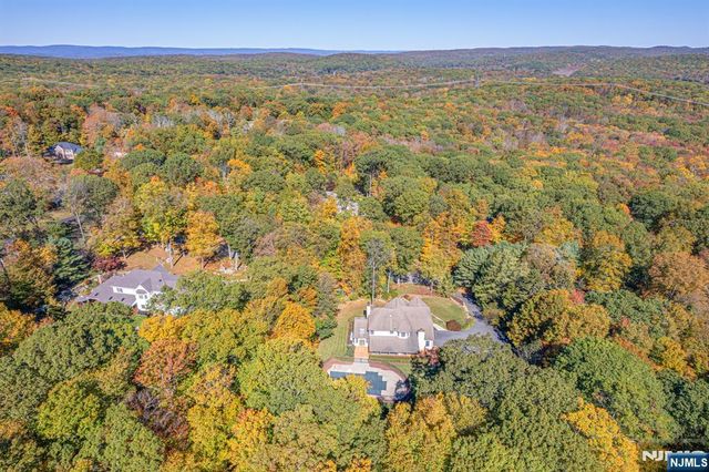 7 Stonehedge Drive, Hardyston, NJ 07460