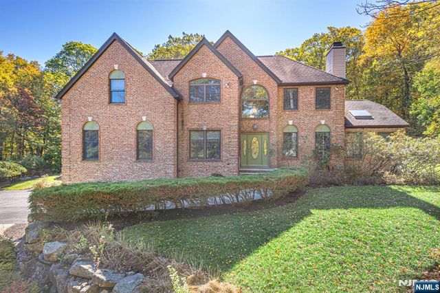 7 Stonehedge Drive, Hardyston, NJ 07460