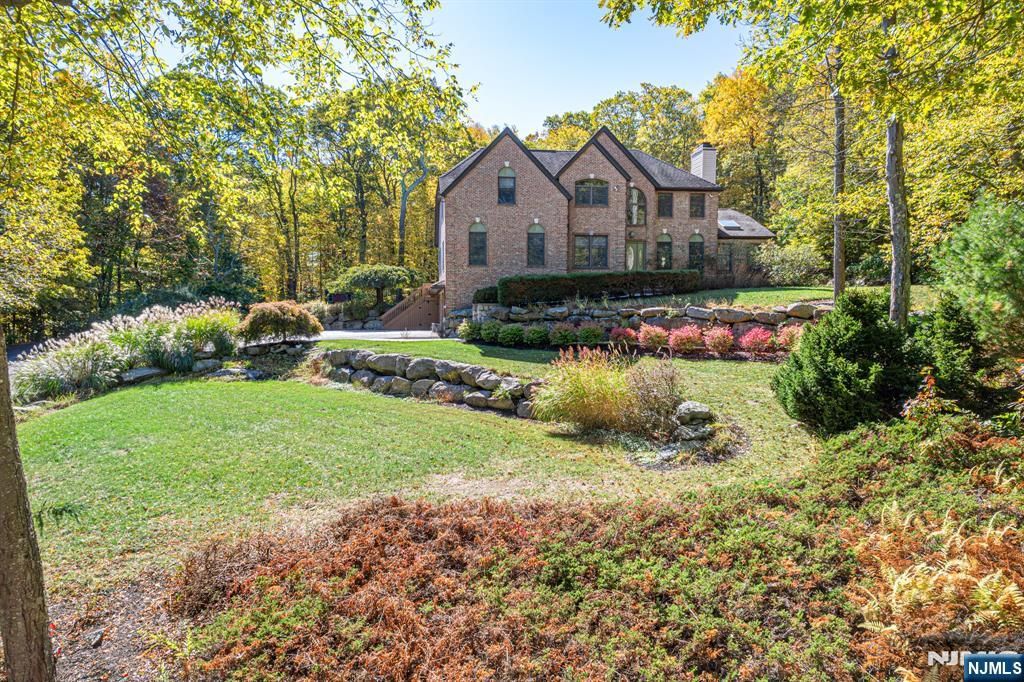 7 Stonehedge Drive, Hardyston, NJ 07460