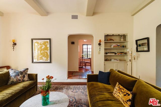 2621 E Glenoaks Boulevard, Glendale, CA 91206