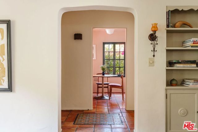 2621 E Glenoaks Boulevard, Glendale, CA 91206