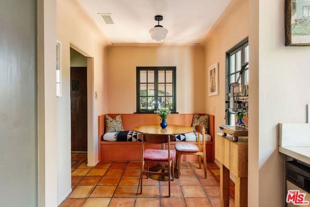 2621 E Glenoaks Boulevard, Glendale, CA 91206