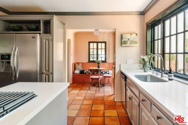 2621 E Glenoaks Boulevard, Glendale, CA 91206