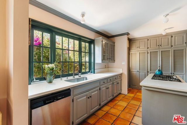 2621 E Glenoaks Boulevard, Glendale, CA 91206