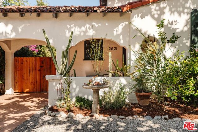 2621 E Glenoaks Boulevard, Glendale, CA 91206