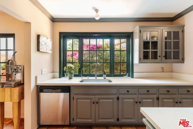 2621 E Glenoaks Boulevard, Glendale, CA 91206