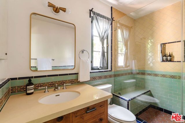 2621 E Glenoaks Boulevard, Glendale, CA 91206