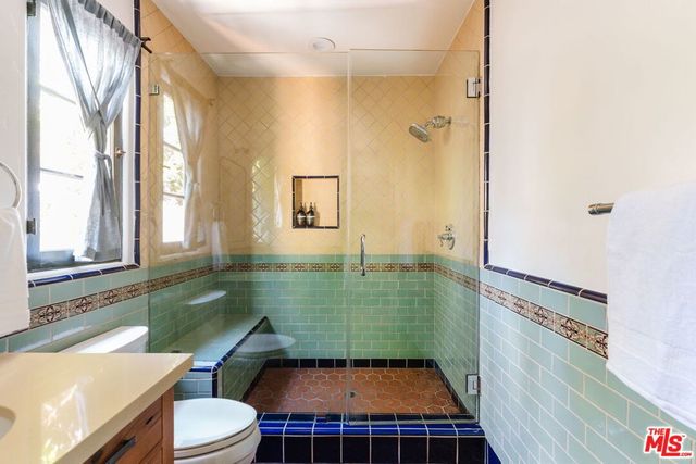 2621 E Glenoaks Boulevard, Glendale, CA 91206