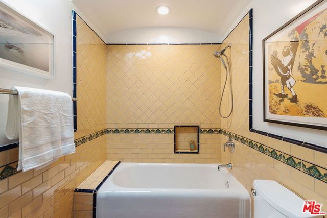 2621 E Glenoaks Boulevard, Glendale, CA 91206