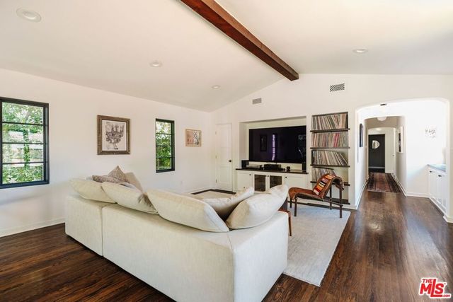 2621 E Glenoaks Boulevard, Glendale, CA 91206