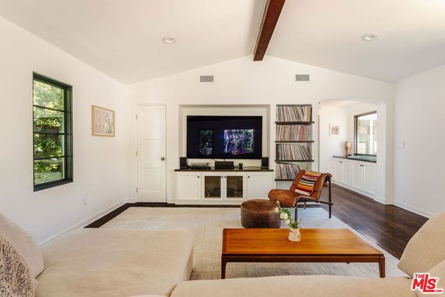 2621 E Glenoaks Boulevard, Glendale, CA 91206