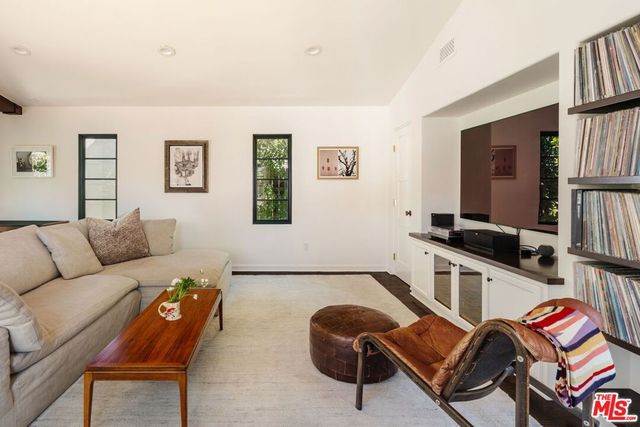 2621 E Glenoaks Boulevard, Glendale, CA 91206