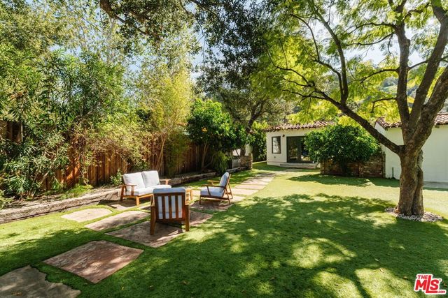 2621 E Glenoaks Boulevard, Glendale, CA 91206