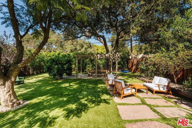 2621 E Glenoaks Boulevard, Glendale, CA 91206