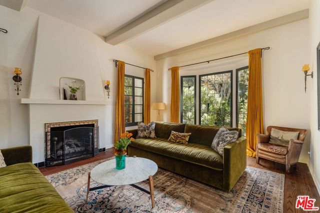 2621 E Glenoaks Boulevard, Glendale, CA 91206