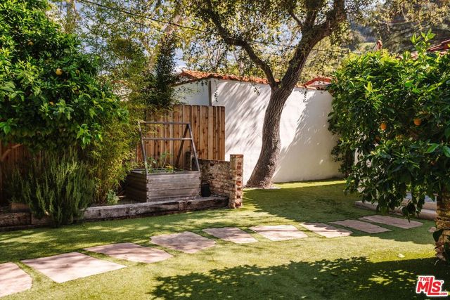 2621 E Glenoaks Boulevard, Glendale, CA 91206