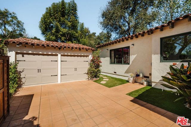 2621 E Glenoaks Boulevard, Glendale, CA 91206