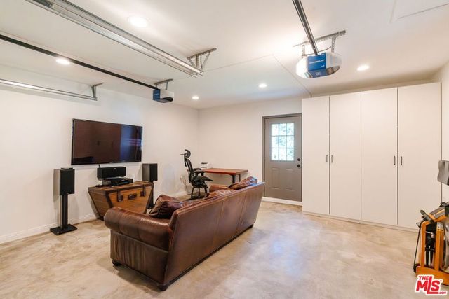 2621 E Glenoaks Boulevard, Glendale, CA 91206