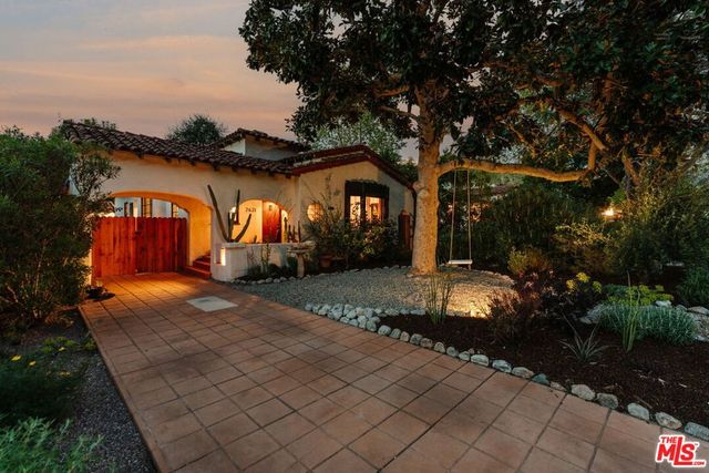 2621 E Glenoaks Boulevard, Glendale, CA 91206