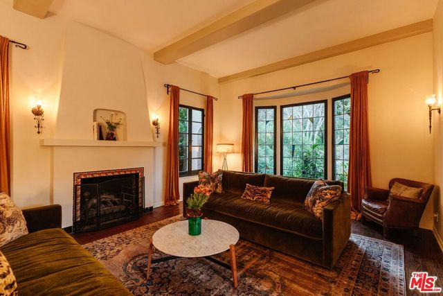 2621 E Glenoaks Boulevard, Glendale, CA 91206