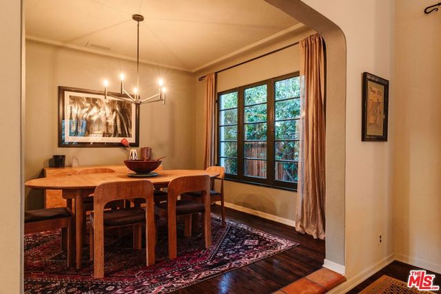 2621 E Glenoaks Boulevard, Glendale, CA 91206