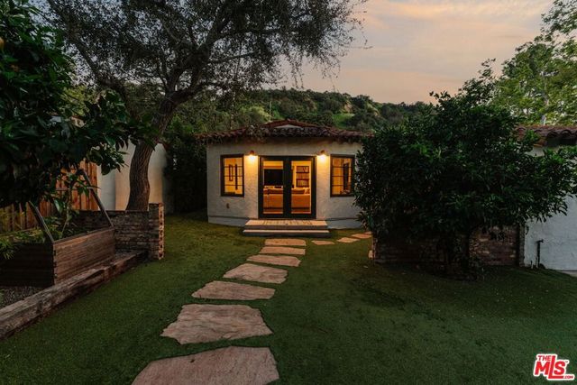 2621 E Glenoaks Boulevard, Glendale, CA 91206