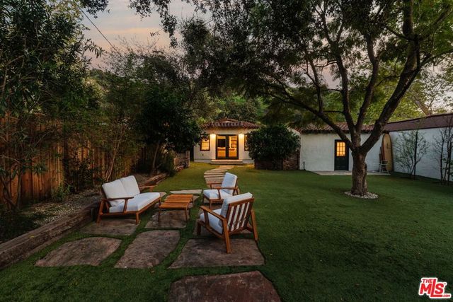 2621 E Glenoaks Boulevard, Glendale, CA 91206