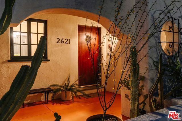 2621 E Glenoaks Boulevard, Glendale, CA 91206