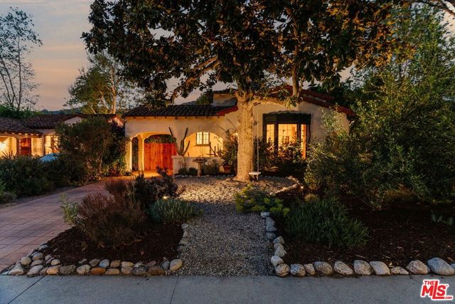 2621 E Glenoaks Boulevard, Glendale, CA 91206