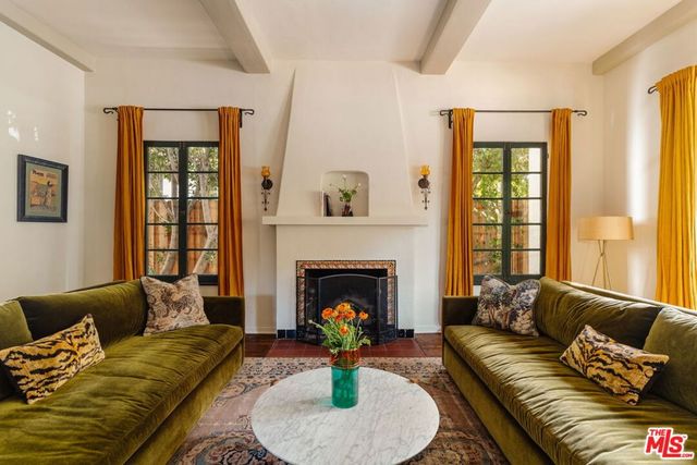 2621 E Glenoaks Boulevard, Glendale, CA 91206