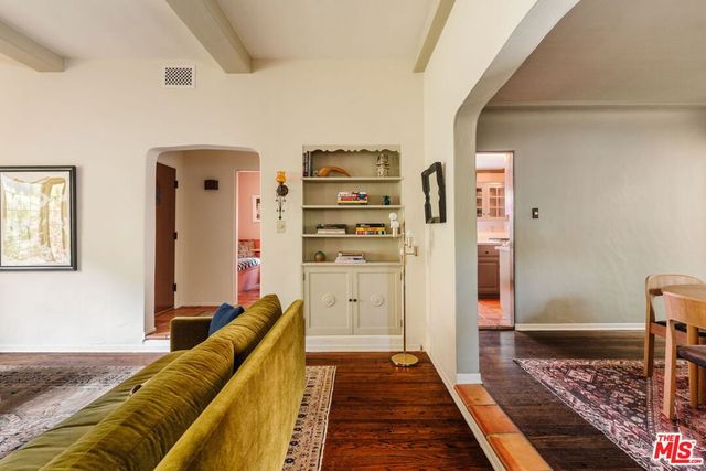 2621 E Glenoaks Boulevard, Glendale, CA 91206