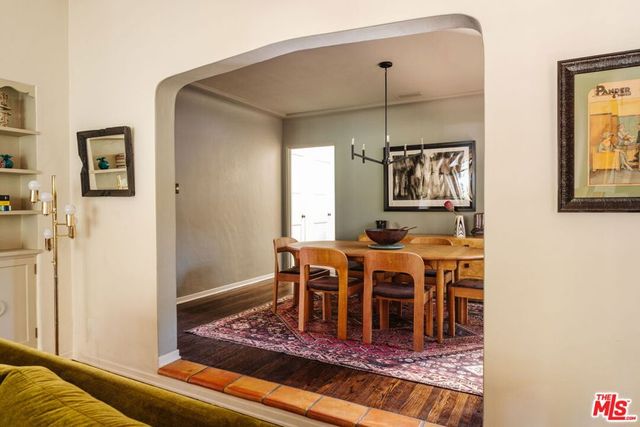 2621 E Glenoaks Boulevard, Glendale, CA 91206