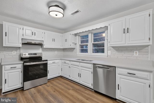 9601 FAIRVIEW AVE, Manassas, VA 20110