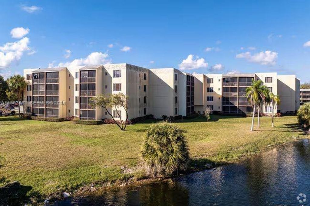 2075 NW 46th Ave I201, Lauderhill, FL 33313