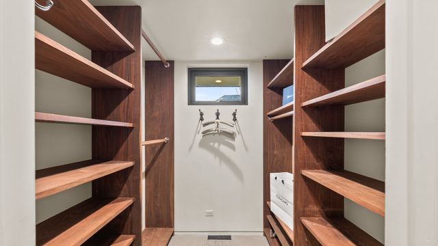 66 Watergate Road, South Barrington, IL 60010